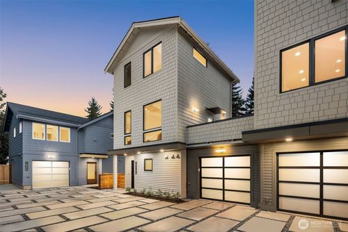 b-2844 35th Ave W, Seattle, WA, 98199-2617 | Card Image
