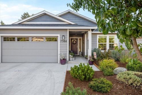 7586 Wilson Way, White City, OR, 97503-1566 | Card Image