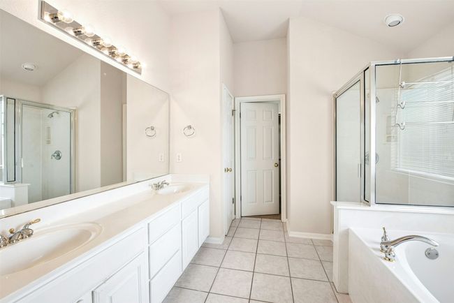 Primary Bathroom | Image 15