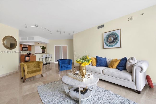 APT-2109 - 9055 Sw 73 Rd Ct, Condo with 3 bedrooms, 2 bathrooms and null parking in Pinecrest FL | Image 7