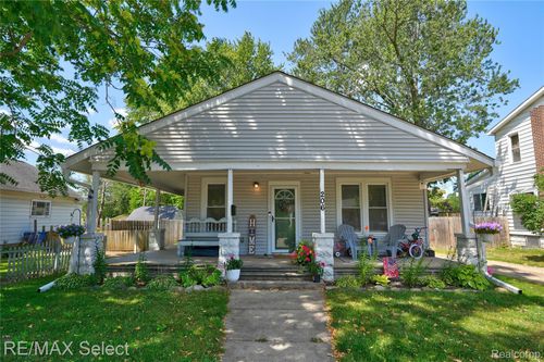 206 S Shiawassee St, Corunna, MI, 48817-1640 | Card Image