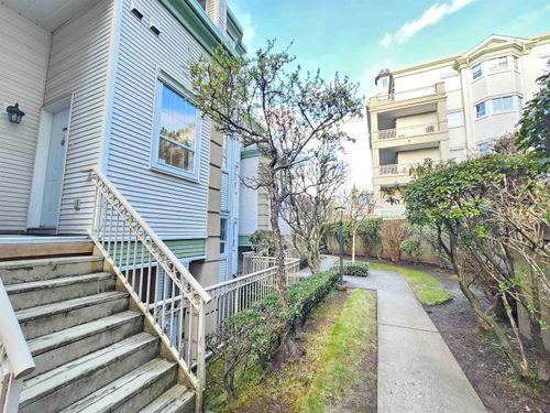 304-15258 105 Ave, Surrey, BC, V3R0W8 | Card Image