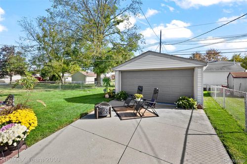 29593 Red Cedar Dr, Flat Rock, MI, 48134-1317 | Card Image