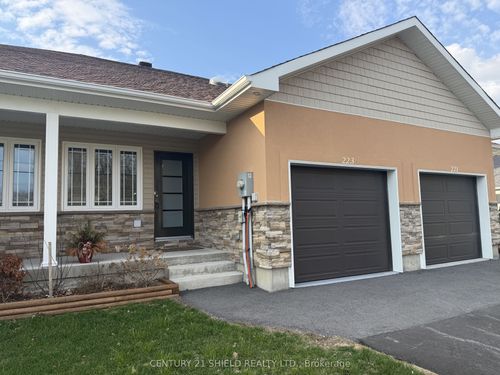 223 Third St W, Cornwall, ON, K6J0B6 | Card Image