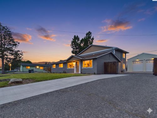 325 Casey Ave, Richland, WA, 99352-4301 | Card Image