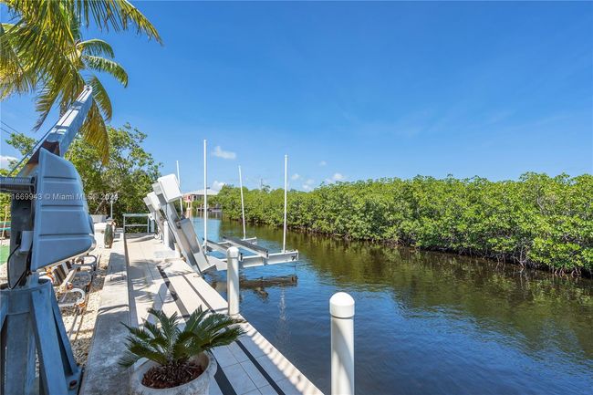127 - 127 S Layton Dr, House other with 3 bedrooms, 2 bathrooms and null parking in Long Key FL | Image 25