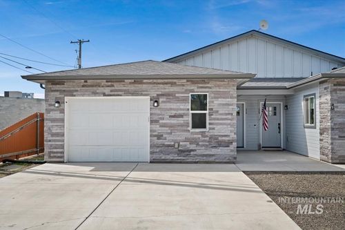 11 N 1st St E, Homedale, ID, 83628-3254 | Card Image