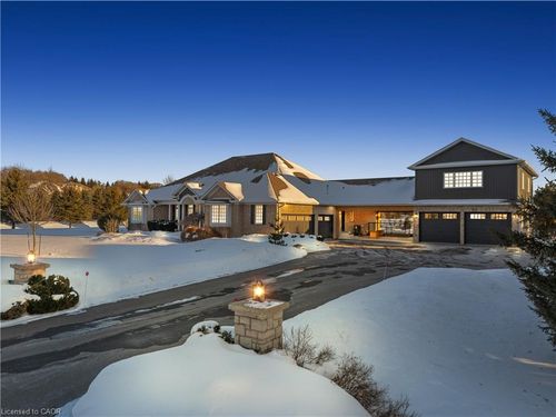 2 Cloverlea Cres, Saint George, ON, N0E1N0 | Card Image