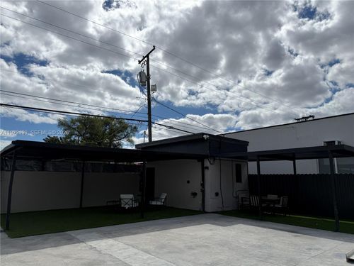 561 Nw 29th St, Miami, FL, 33127-3917 | Card Image