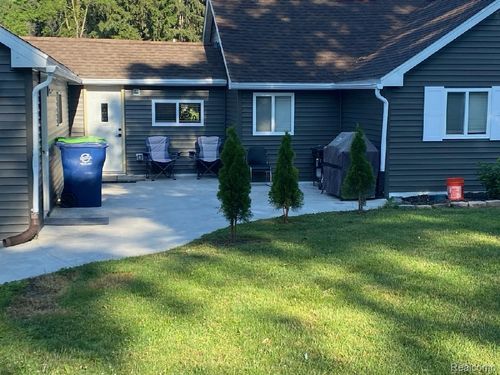 370 Adams Rd, Saginaw, MI, 48609-6868 | Card Image