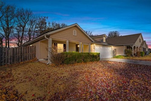 1435 S Holland Dr, Fayetteville, AR, 72704-7905 | Card Image