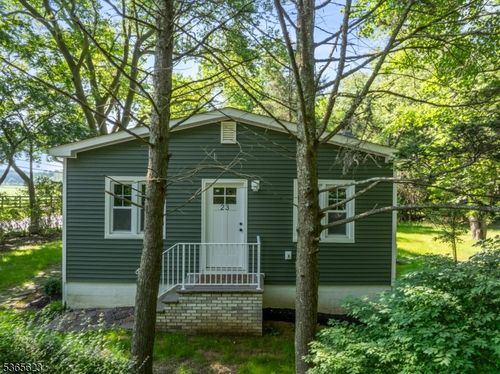 23 Bittner Rd, Millstone Twp, NJ, 08535-1206 | Card Image