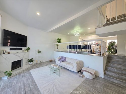 22040 Strathern, Canoga Park, CA, 91304 | Card Image