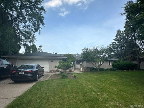 6820 Fredmoor Dr, Troy, MI, 48098-1727 | Card Image