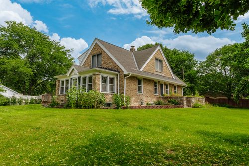 4062 N 99th St, Wauwatosa, WI, 53222-1425 | Card Image