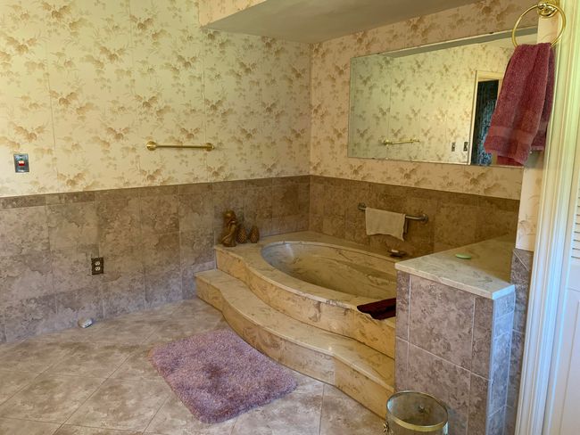 PRIMARY BATHROOM | Image 18