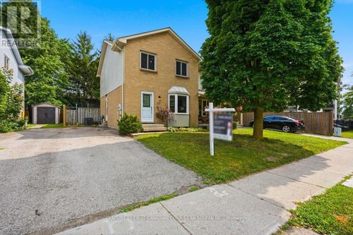 33 Ashley Cres, London, ON, N6E3P7 | Card Image