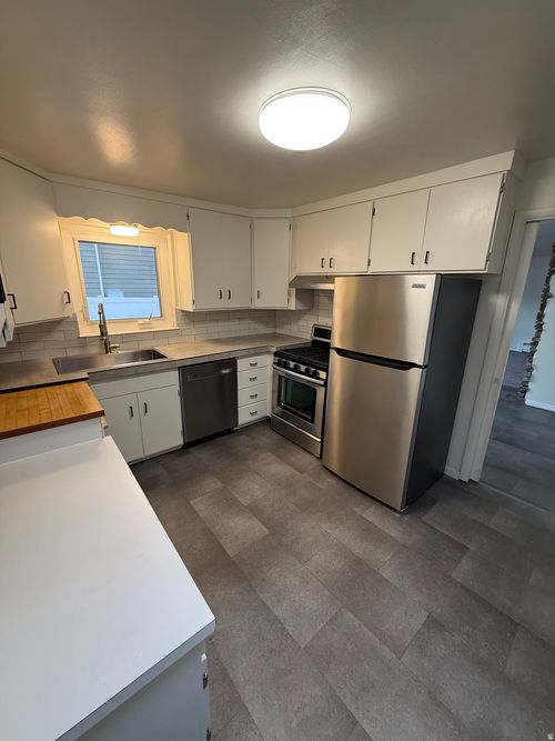 upstr-1870 E Cresthill S, Holladay, UT, 84117 | Card Image