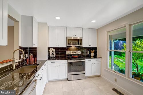 7558 Wood Mist Ln, FALLS CHURCH, VA, 22043-3903 | Card Image