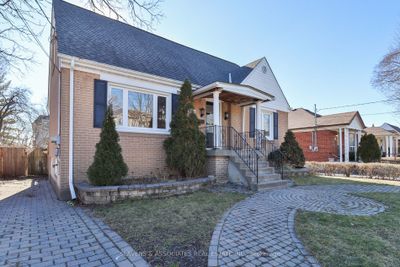 243 Bogert Ave, House other with 4 bedrooms, 4 bathrooms and 3 parking in North York ON | Image 2