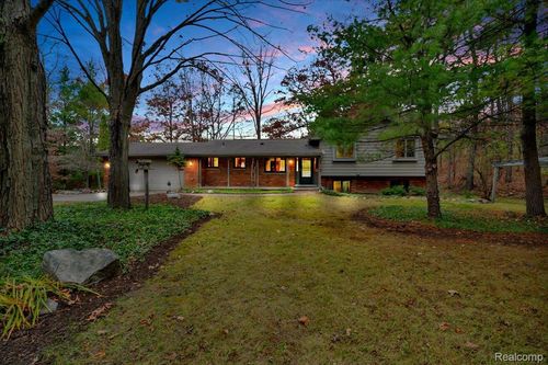 75 Ridgemont Rd, Oxford, MI, 48370-3040 | Card Image