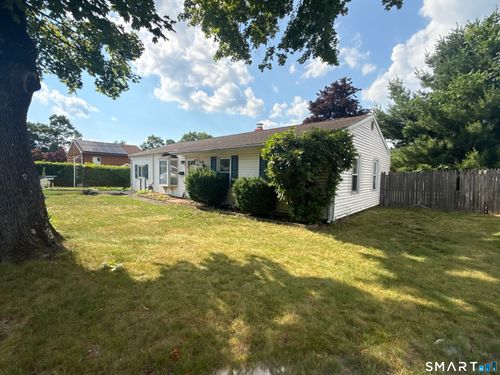 3 Charters Rd, Ansonia, CT, 06401-2704 | Card Image