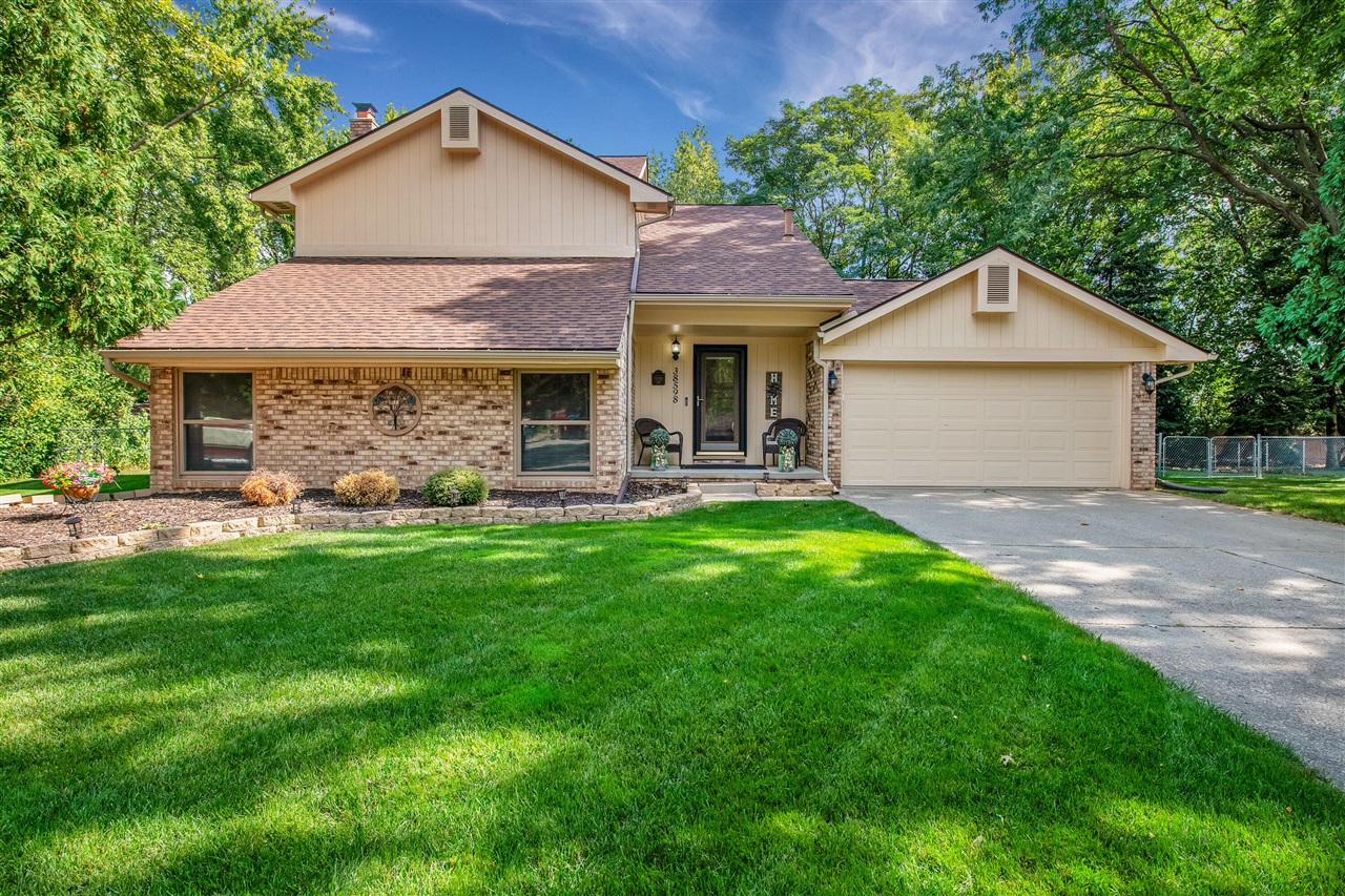 Meeting House Ln, Livonia, MI 48154
