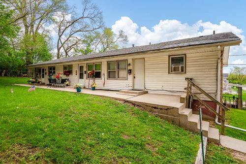 422 S Henrietta Ave, Rockford, IL, 61102-1885 | Card Image