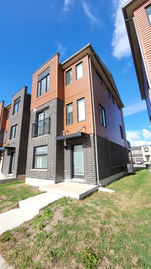 31 Fairlane Ave, Barrie, ON, L9J0N1 | Card Image