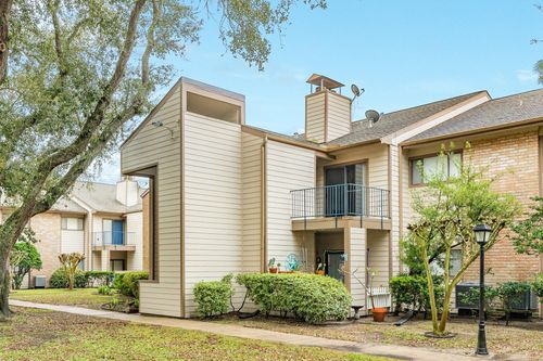 7128 N Holiday Dr, Galveston, TX, 77550-3032 | Card Image