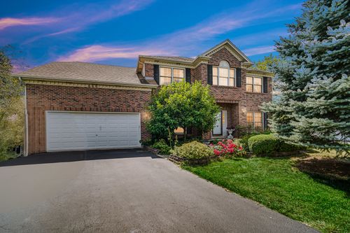 660 Dewig Ct, North Aurora, IL, 60542-9150 | Card Image