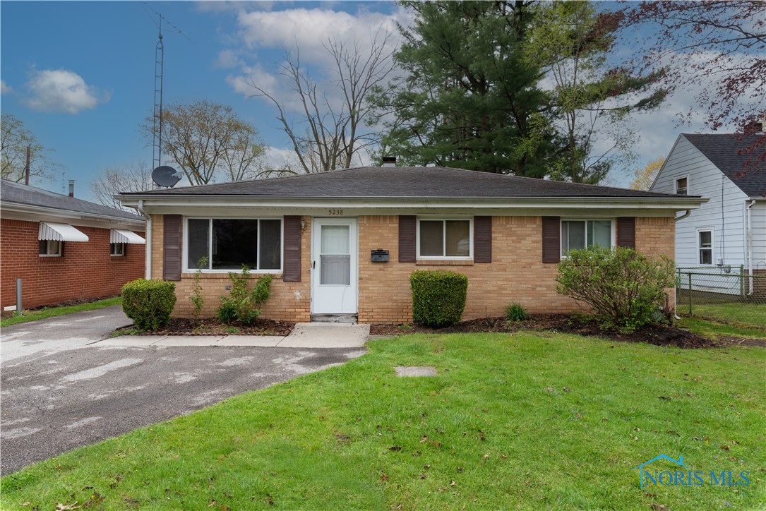 Clover Ln, Toledo, OH 43623