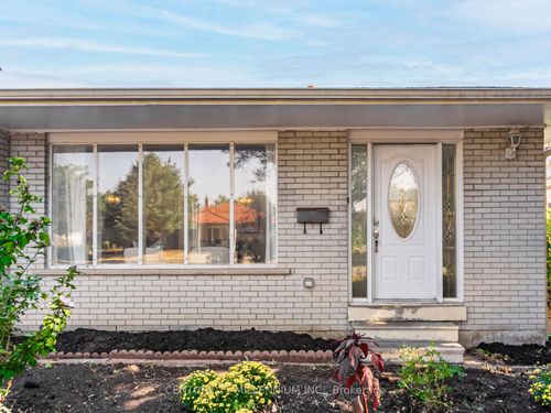 986 Mcbride Ave, Mississauga, ON, L5C1L6 | Card Image