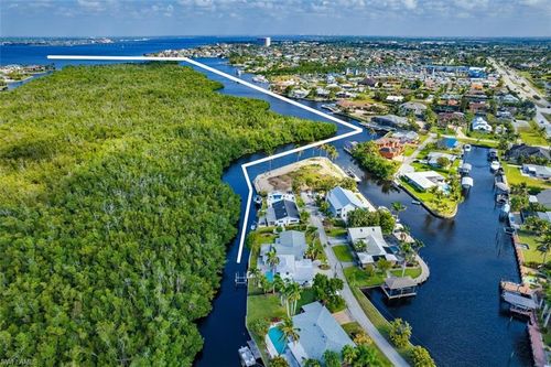 134 Crescent Dr, FORT MYERS, FL, 33919-6102 | Card Image