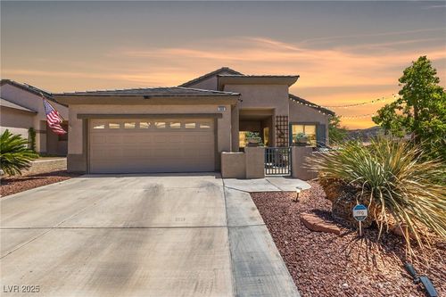 550 Kings Links St, Henderson, NV, 89012-6107 | Card Image