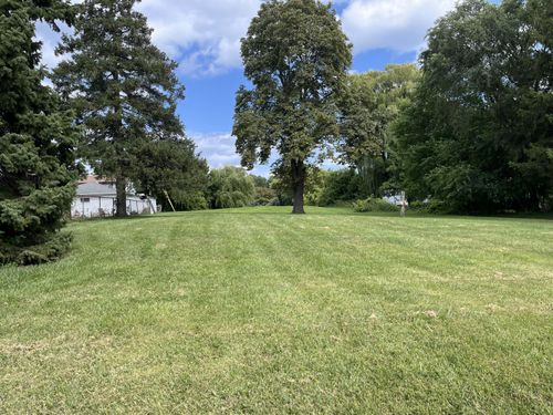 3814 S Kinnickinnic Ave, Saint Francis, WI, 53235-4226 | Card Image