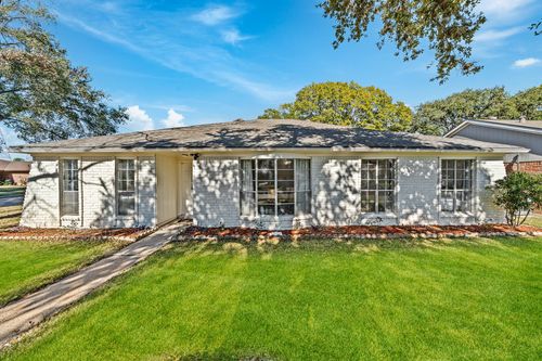 11614 Plumbrook Dr, Houston, TX, 77099-3330 | Card Image
