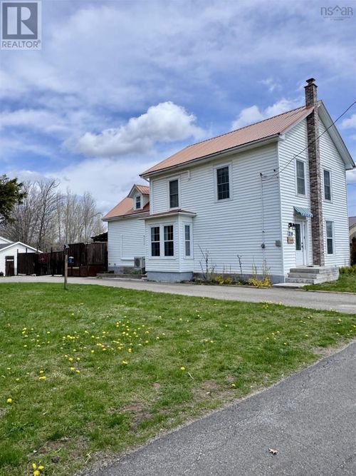 218 Main St, Berwick, NS, B0P1E0 | Card Image