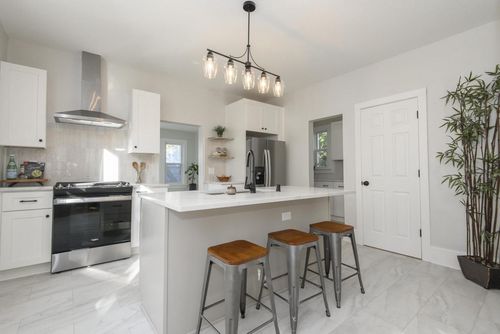 2911 N Newhall St, Milwaukee, WI, 53211-3224 | Card Image