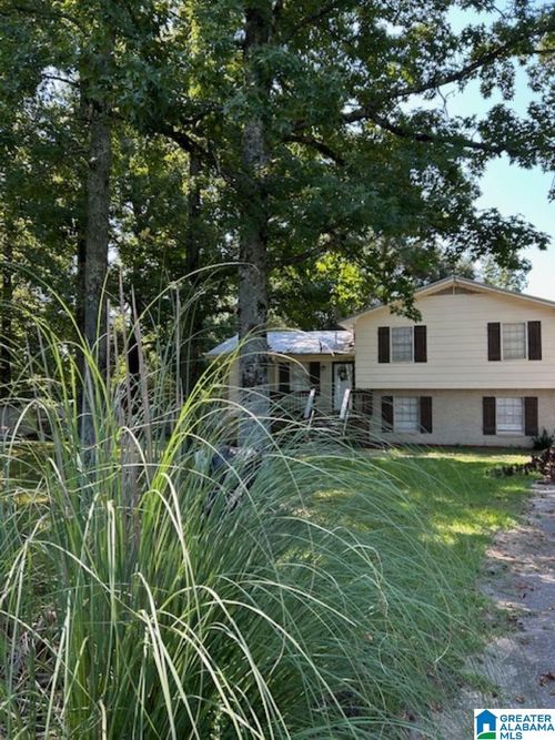 8108 Dickey Springs Rd, BESSEMER, AL, 35022-6380 | Card Image