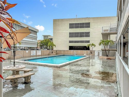 a16-6580 Santona St, Coral Gables, FL, 33146-3156 | Card Image