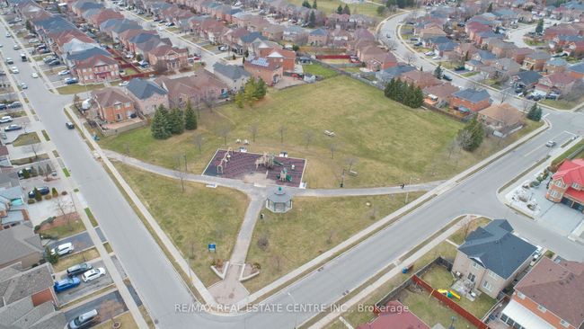 32 Pappain Cres, House other with 6 bedrooms, 3 bathrooms and 4 parking in Brampton ON | Image 7