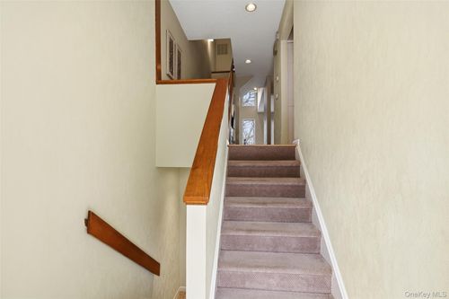 4 Tudor Cir, Yorktown Heights, NY, 10598-1033 | Card Image