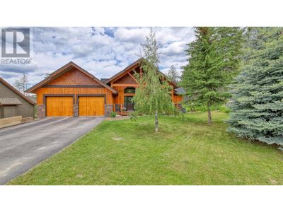 2585 Sandstone Manor, House other with 4 bedrooms, 3 bathrooms and 4 parking in Invermere BC | Image 2