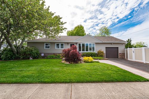 19 Buchanan Ave, Amityville, NY, 11701-4047 | Card Image