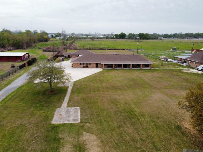 5511 N River Rd, House other with 3 bedrooms, 2 bathrooms and 2 parking in Port Allen LA | Image 17