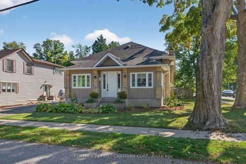 160 Catherine St, Parkhill, ON, N0M2K0 | Card Image