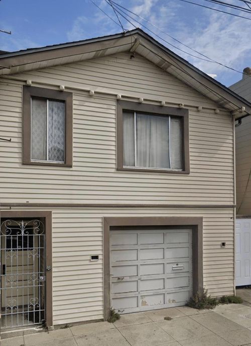 32 Laura St, San Francisco, CA, 94112-4010 | Card Image