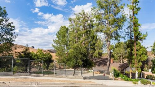 27601 Endeavor St, Agoura Hills, CA, 91301-3511 | Card Image