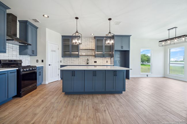 125 Hilltop Cir, House other with 3 bedrooms, 3 bathrooms and null parking in Mathis TX | Image 4